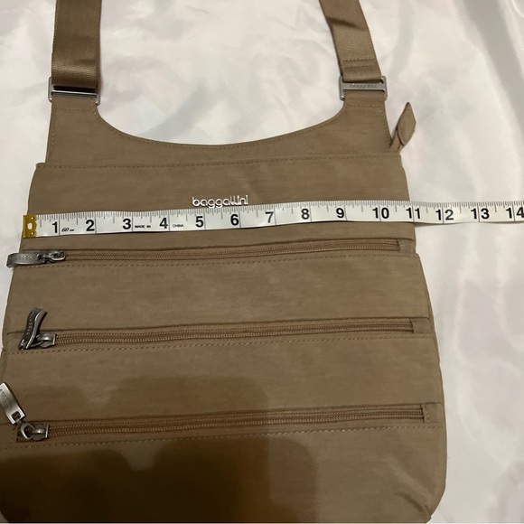Baggallini Tan Crossbody Bag,euc - Picture 6 of 8
